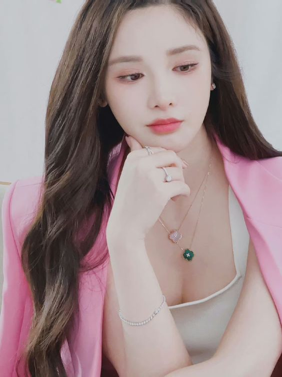 Đúng 12h trưa mai, thứ Bảy 3/5/2025, 3 con giáp phú quý đủ đường, sắm két đựng vàng, vươn mình thành đại gia, tiền tài rủng rỉnh hết tháng - Ảnh 1